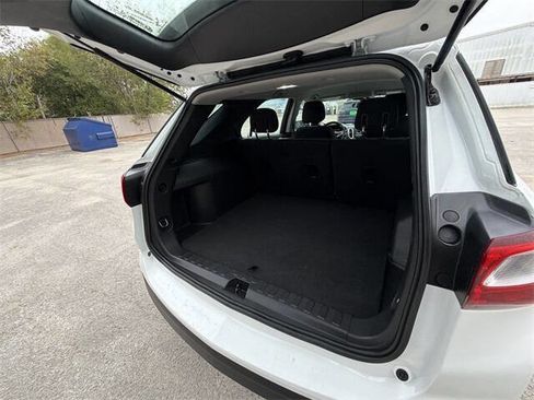 Used 2020 Chevrolet Equinox LS image 25