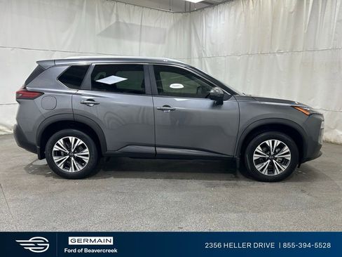 Used 2022 Nissan Rogue SV w/ SV Premium Package image 9