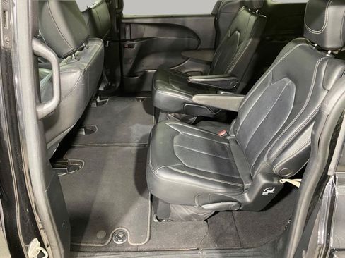 Used 2019 Chrysler Pacifica Touring-L w/ Advanced Safetytec Group FWD image 11