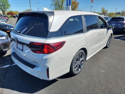 New 2026 Honda Odyssey Touring image 6