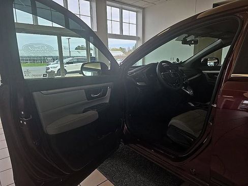 Used 2017 Honda CR-V LX image 12
