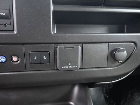 Used 2025 GMC Savana 2500 LT w/ LT Preferred Equipment Group RWD image 25