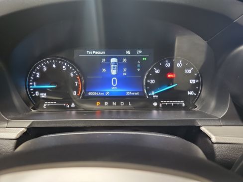 Used 2024 Ford Explorer XLT w/ Equipment Group 202A RWD image 19