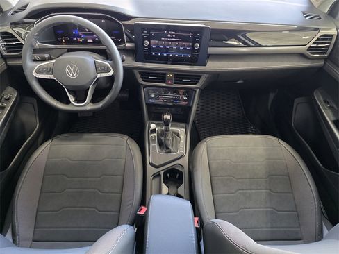 New 2025 Volkswagen Taos SE image 19