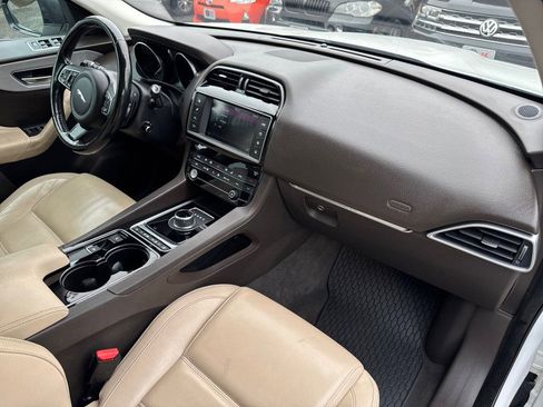 Used 2017 Jaguar F-PACE Prestige image 24