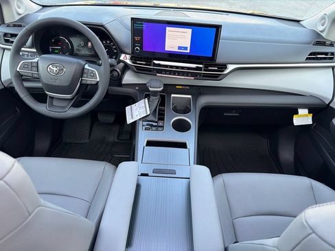 New 2026 Toyota Sienna XLE FWD image 23