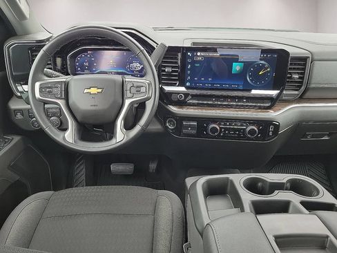 Used 2025 Chevrolet Silverado 2500 LT w/ Convenience Package AWD/4WD image 10