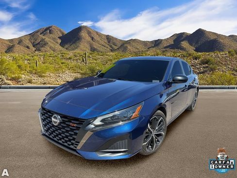 Used 2023 Nissan Altima 2.5 SR FWD image 2