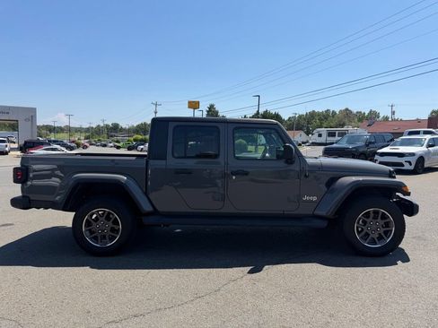 Used 2020 Jeep Gladiator Overland AWD/4WD image 2