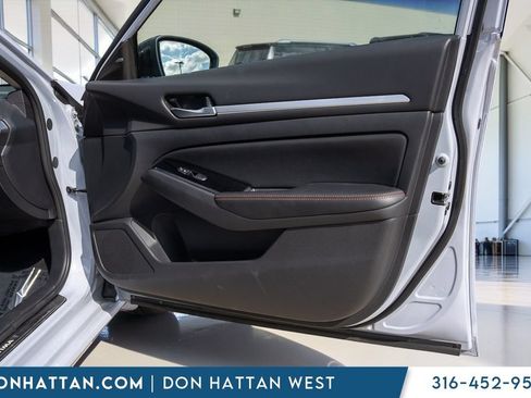 Used 2023 Jeep Compass Limited AWD/4WD image 24