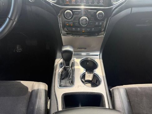 Used 2022 Jeep Grand Cherokee Laredo X RWD image 12
