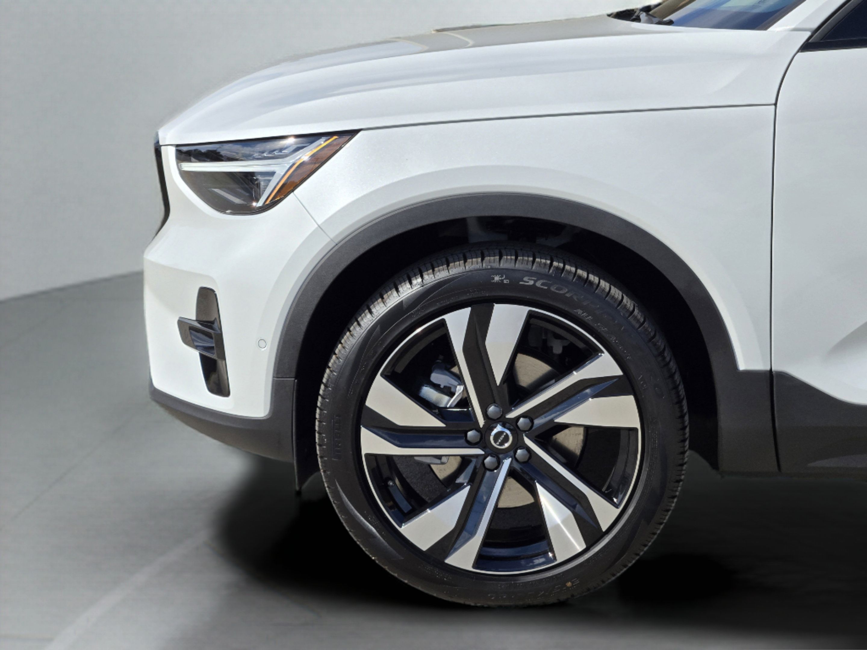 Used 2026 Volvo XC40 B5 Plus w/ Protection Package Premier AWD/4WD image 31