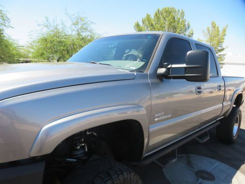 Used 2006 Chevrolet Silverado 2500 LT w/ Heavy-Duty Power Package AWD/4WD image 8
