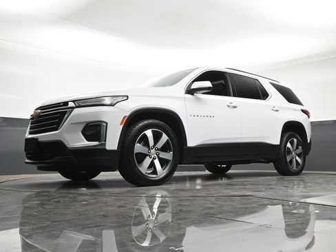 Certified 2023 Chevrolet Traverse LT w/ LT Premium Package AWD/4WD image 24