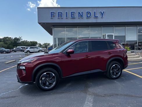 Used 2025 Nissan Rogue SV AWD/4WD image 2