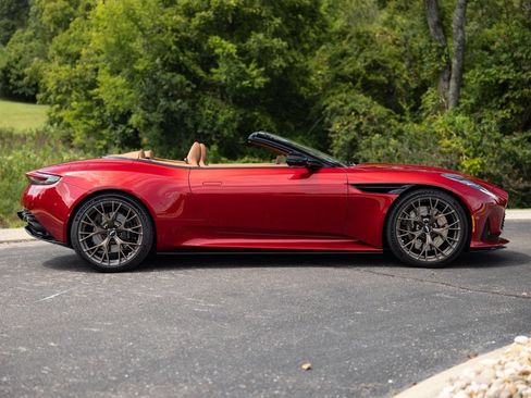 Used 2025 Aston Martin DB12 Convertible RWD image 8
