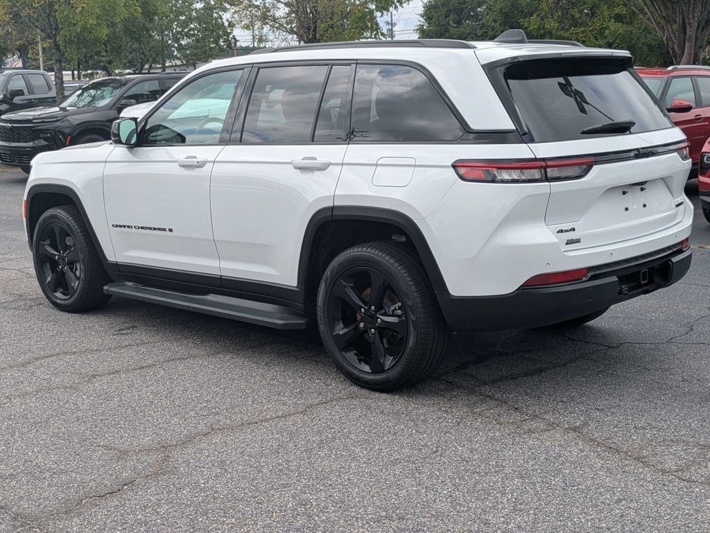 Used 2025 Jeep Grand Cherokee Limited w/ Black Appearance Package AWD/4WD image 6