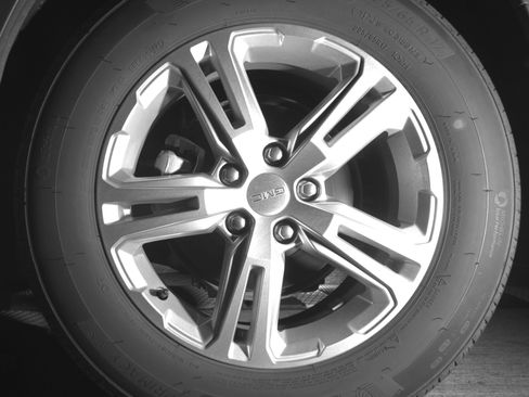 Used 2024 GMC Terrain SLE image 19