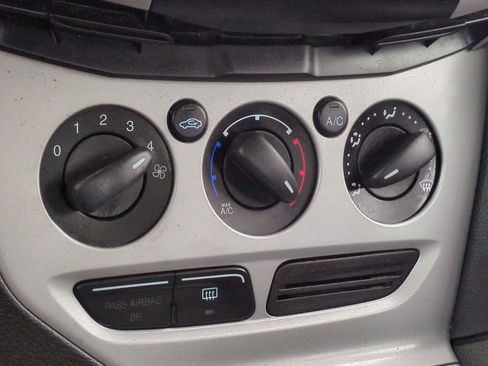 Used 2014 Ford Focus SE w/ SE Sport Package image 29