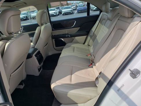 Used 2017 Lincoln Continental Select AWD/4WD image 12