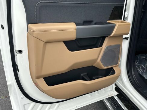 New 2025 Ford F250 Lariat w/ Chrome Package image 53