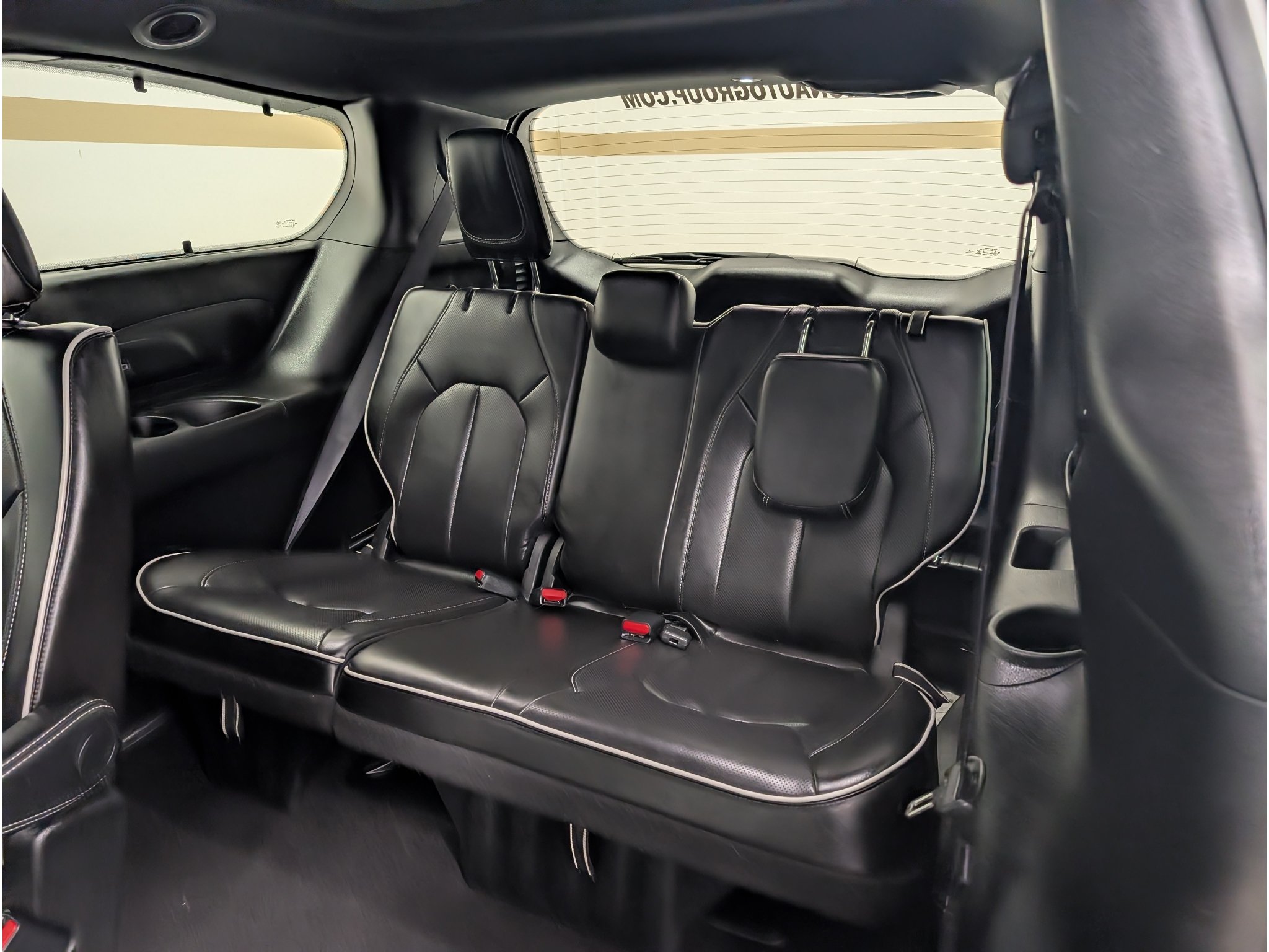 Used 2025 Chrysler Pacifica Limited FWD image 17