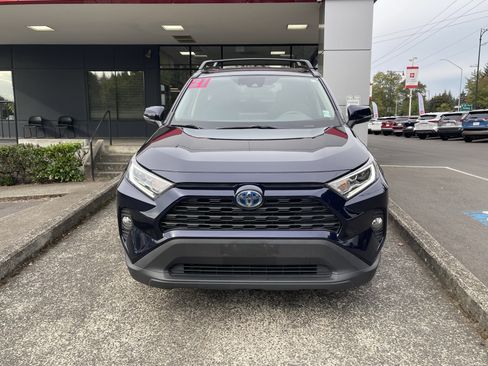 Used 2021 Toyota RAV4 XLE w/ Convenience Package AWD/4WD image 2