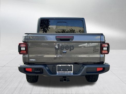 Certified 2025 Jeep Gladiator Sport AWD/4WD image 6