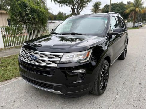 Used 2018 Ford Explorer XLT w/ Equipment Group 201A image 4