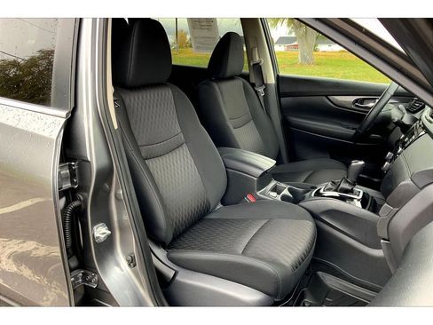 Used 2018 Nissan Rogue SV image 7