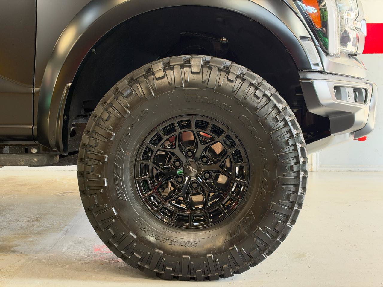 Used 2025 Ford F150 Raptor w/ Equipment Group 803A Raptor R AWD/4WD image 30