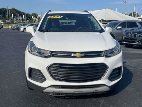 Used 2020 Chevrolet Trax LT w/ LT Convenience Package FWD image 2