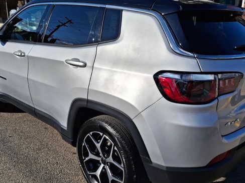 Used 2025 Jeep Compass Limited AWD/4WD image 4