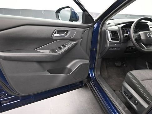 Used 2026 Nissan Rogue SV FWD image 16