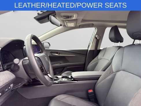 Used 2025 Toyota Camry XLE AWD/4WD image 3