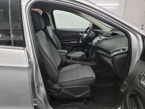 Used 2017 Ford Escape SE w/ SE Cold Weather Package AWD/4WD image 32