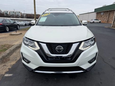 Used 2018 Nissan Rogue SL w/ Premium Package FWD image 2