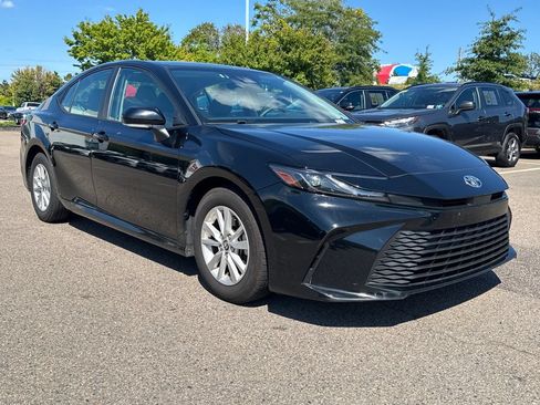 Used 2025 Toyota Camry LE FWD image 9
