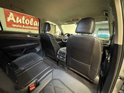 Used 2025 Volkswagen Atlas SE FWD image 17