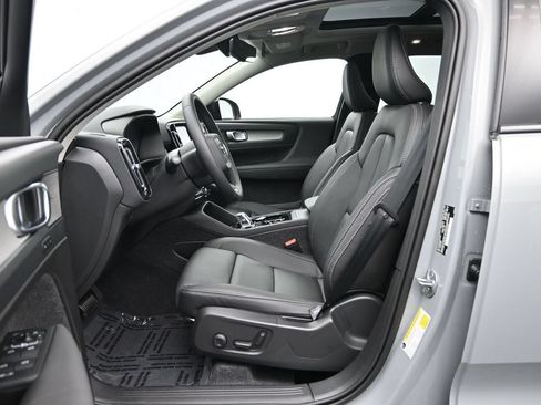 Used 2025 Volvo XC40 B5 Ultra w/ Climate Package AWD/4WD image 29