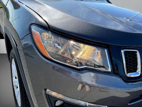 Used 2019 Jeep Compass Latitude w/ Cold Weather Group AWD/4WD image 31