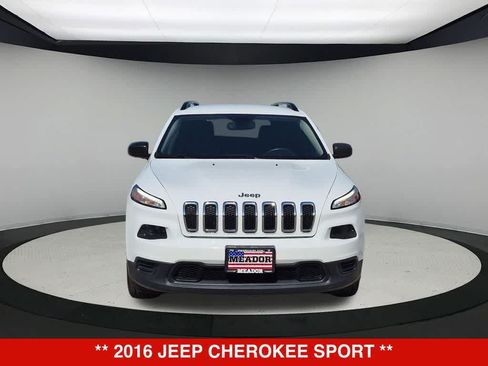 Used 2016 Jeep Cherokee Sport FWD image 9