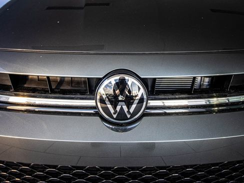 New 2026 Volkswagen Jetta SE image 9