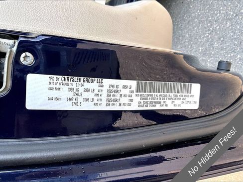 Used 2015 Chrysler Town & Country Touring FWD image 29