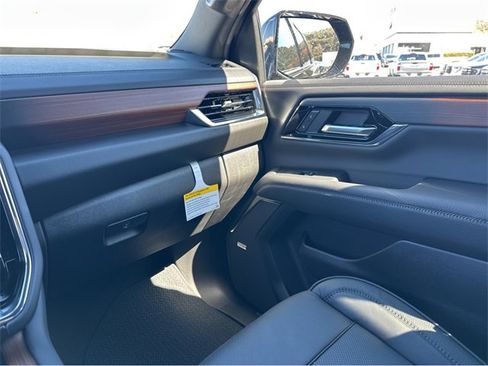 New 2026 GMC Yukon XL Denali w/ Denali Reserve Package image 7