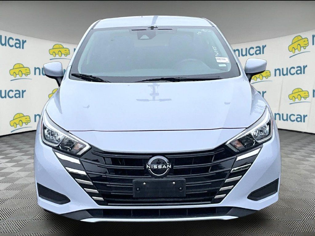 Used 2024 Nissan Versa SV FWD image 2