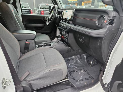 Used 2024 Jeep Wrangler Unlimited Rubicon AWD/4WD image 11