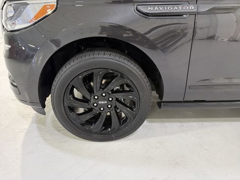 Used 2024 Lincoln Navigator Reserve image 9