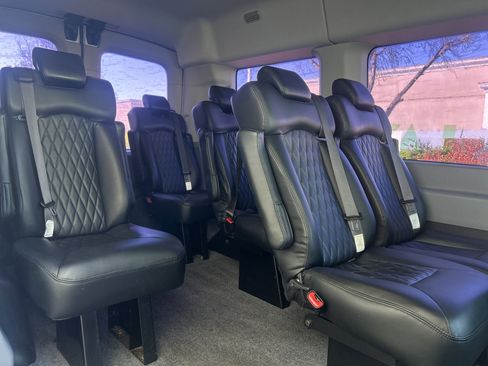 Used 2019 Ford Transit 150 XLT image 9