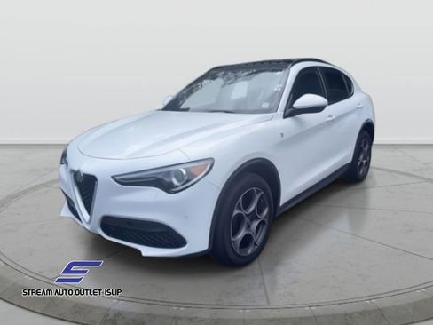 Used 2022 Alfa Romeo Stelvio Ti image 3